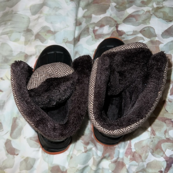 Kids Snow Boots -New without tags. - Picture 4 of 5